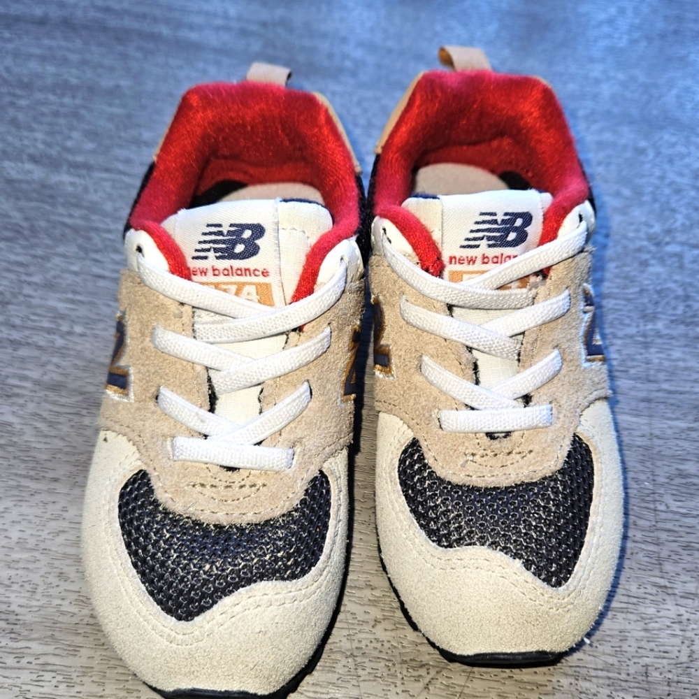New balance toddler sneakers size 6 Grey, blue and tan